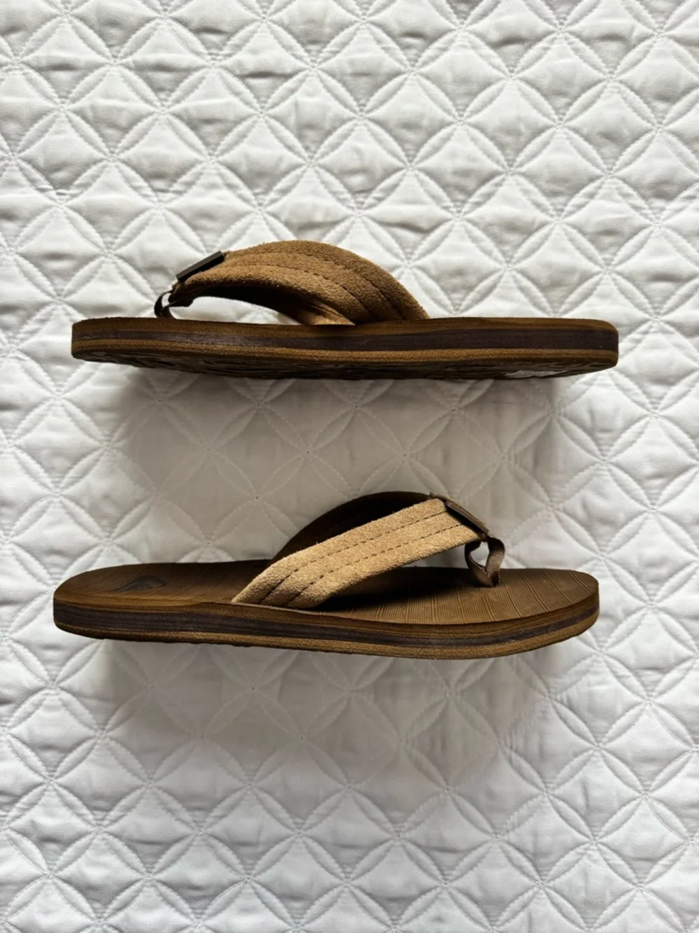 NWOT Quiksilver Carver Suede Core Tan Brown Youth Flip Flop Sandals Size 5